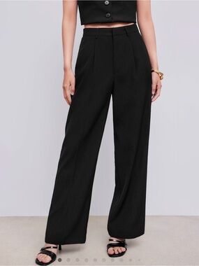 Mid Rise Straight Leg Pleated Trouser